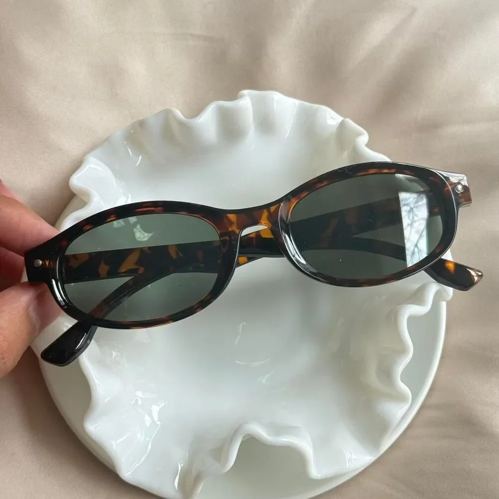 y2k style sporty black and brown tortoise shell sunglasses
